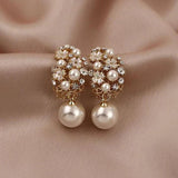 Elegant floral earrings with pearls